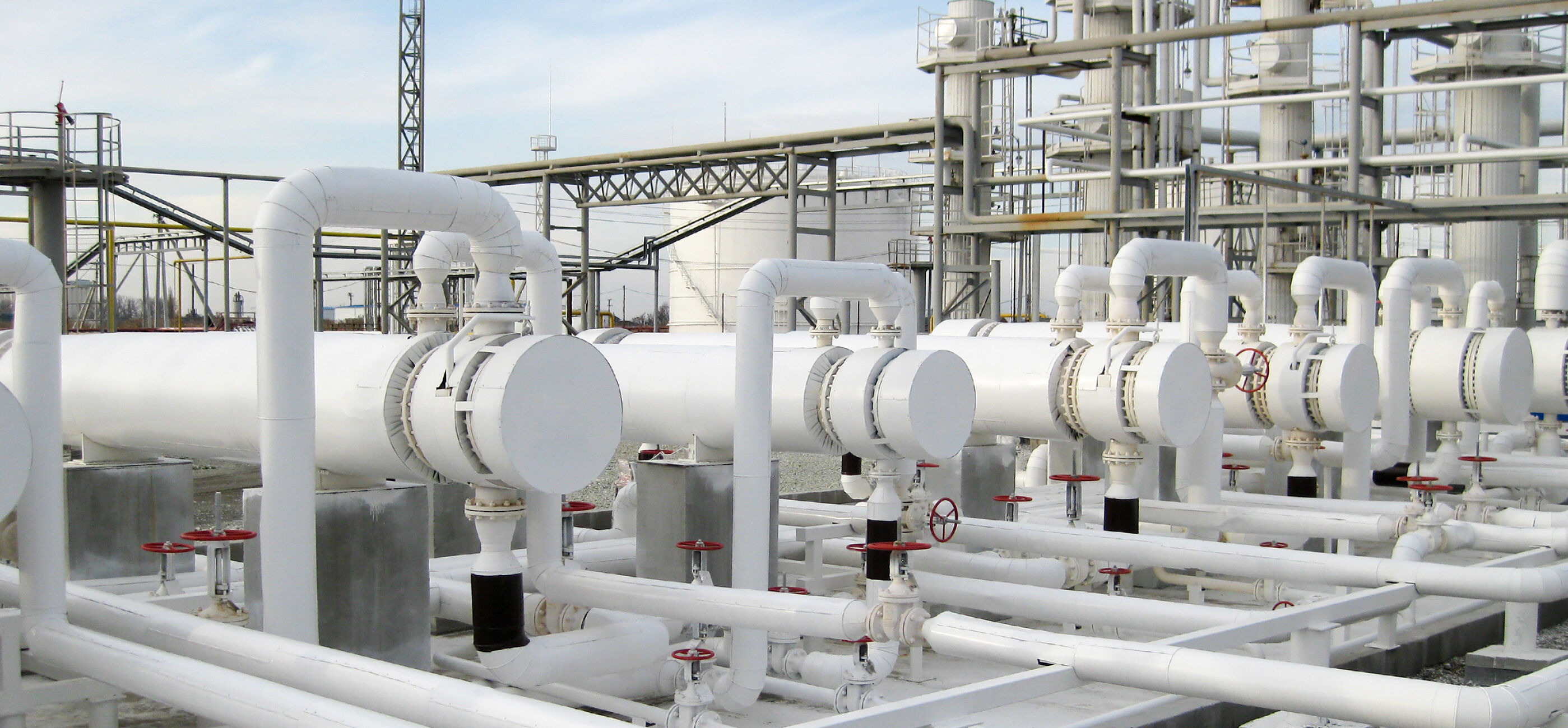 Mechanical tubing in a refinery