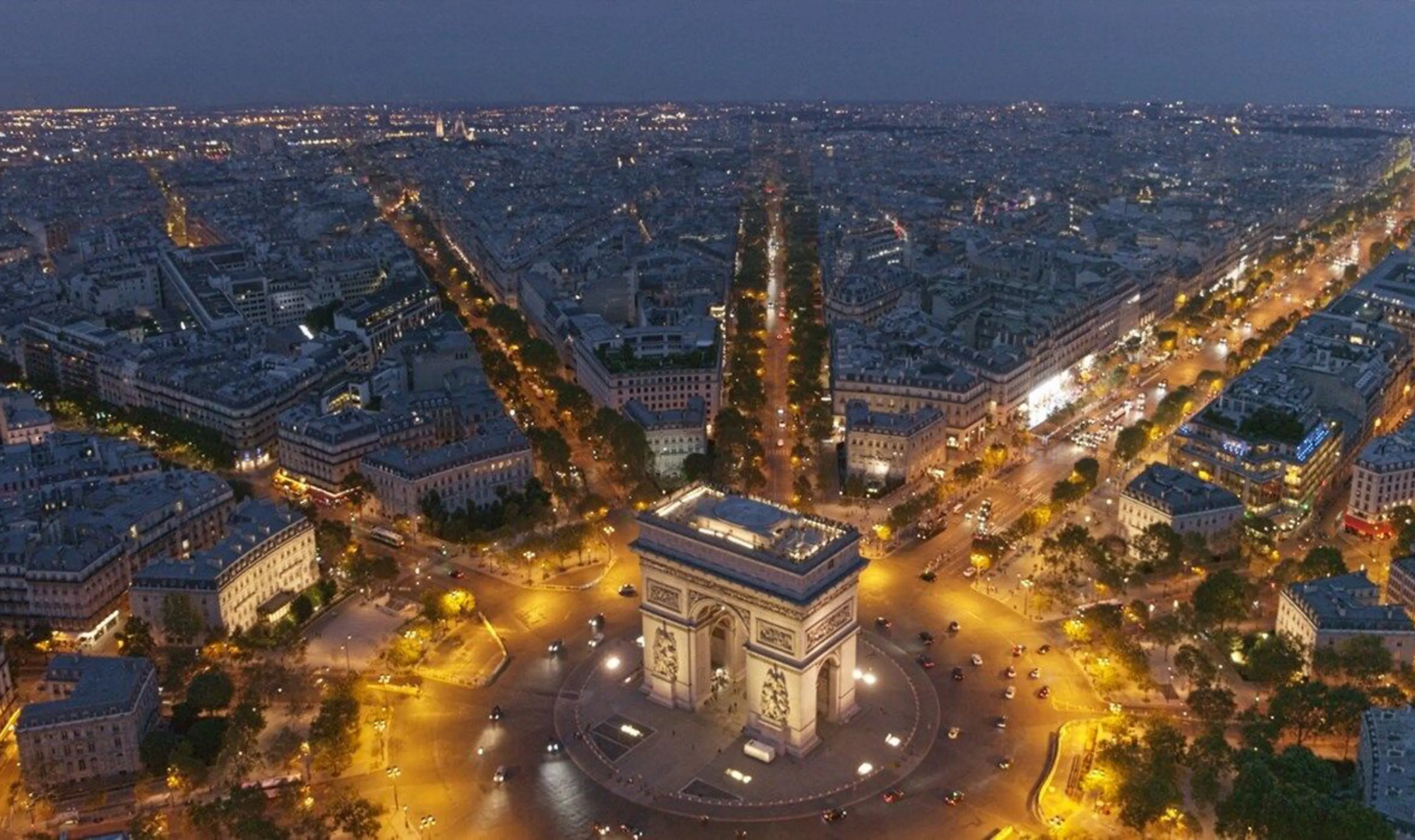 arc de triomphe night.jpg