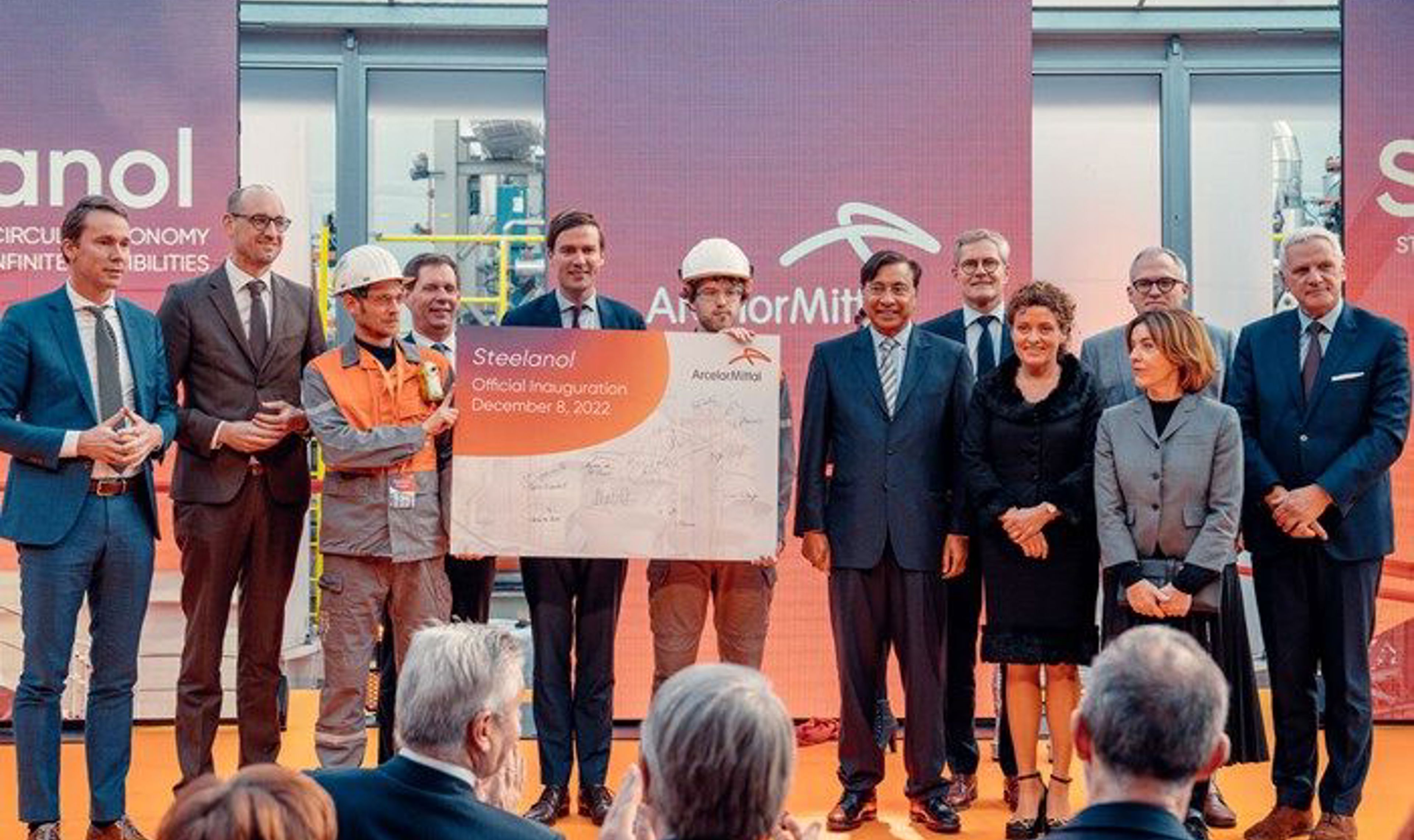 Workers recieving award.jpg