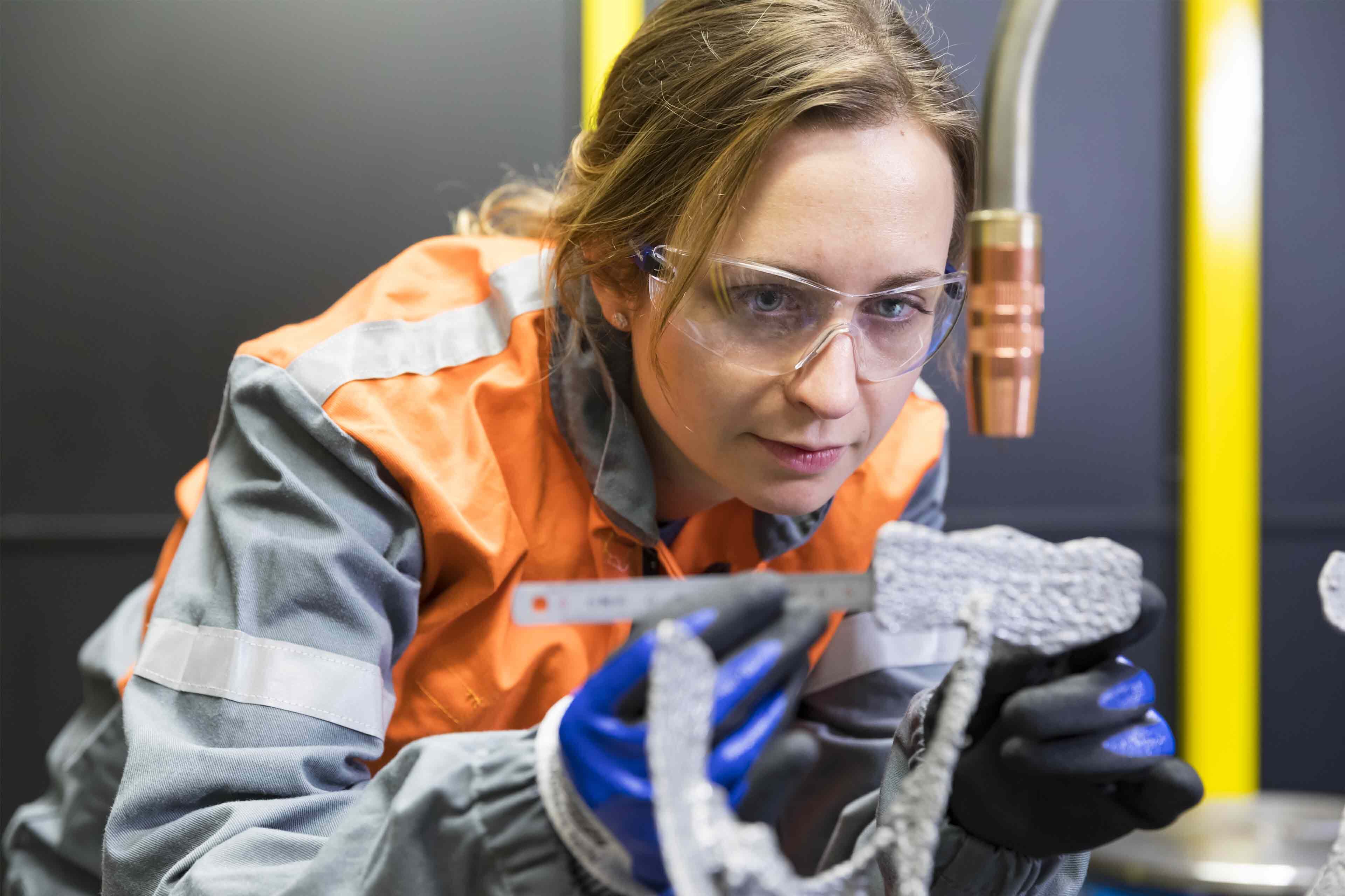research-and-development-engineer-additive-manufacturing-equipment-people.jpg