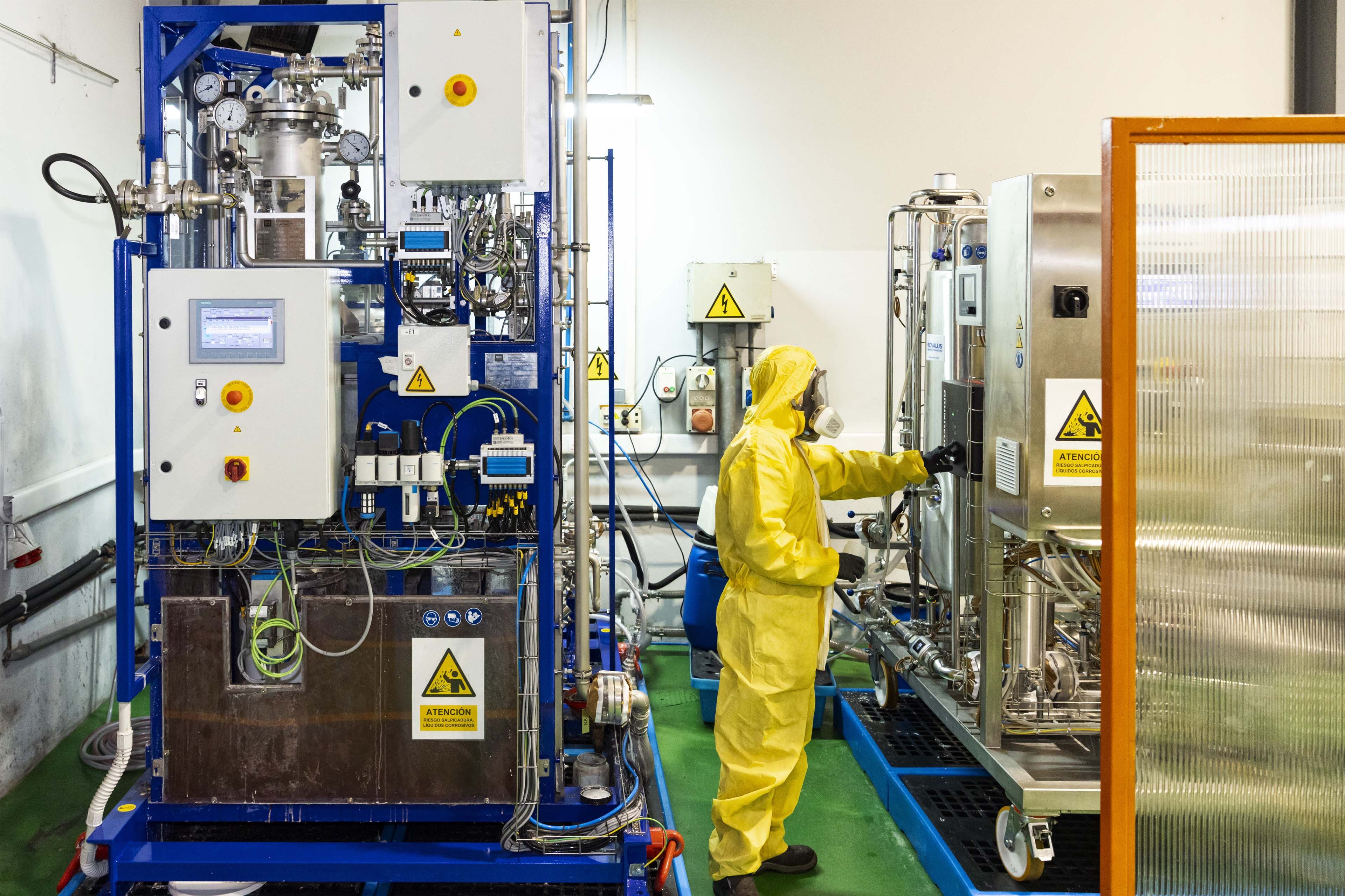 Project Volteron, experimental project using caustic soda to extract iron from iron ore.jpg
