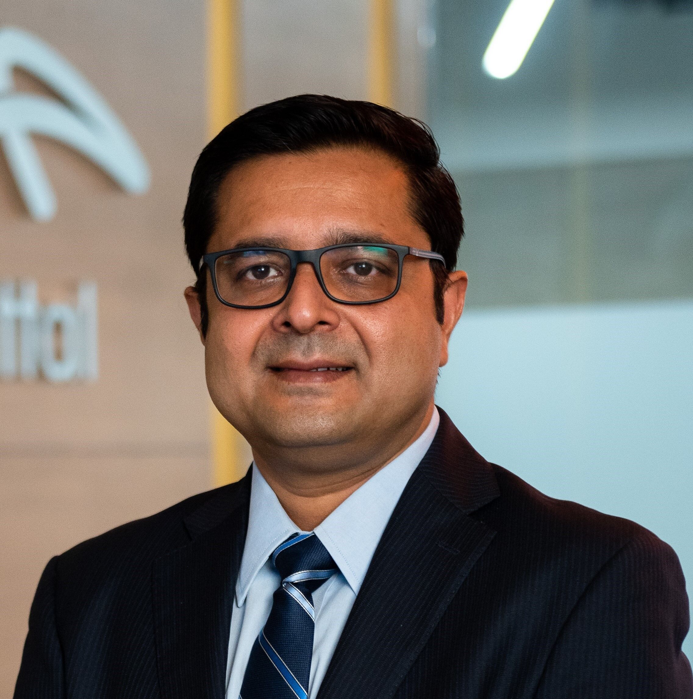 Achal Khanna.jpg