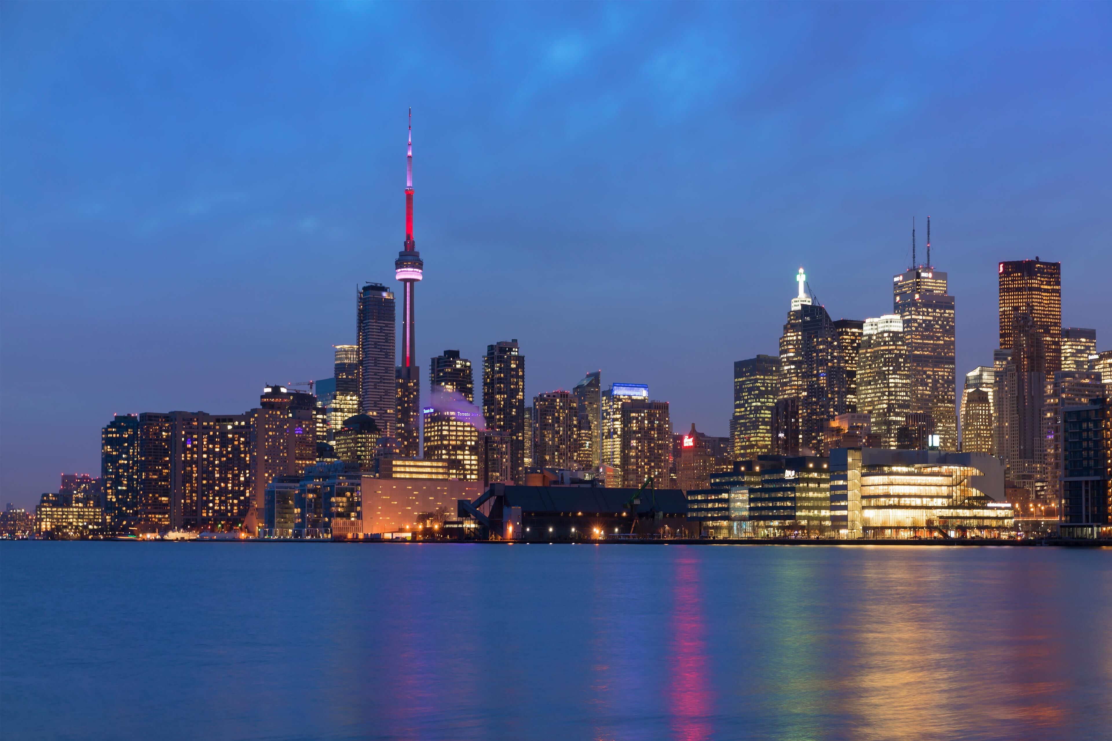 Toronto-Skyline.-Canada.jpg