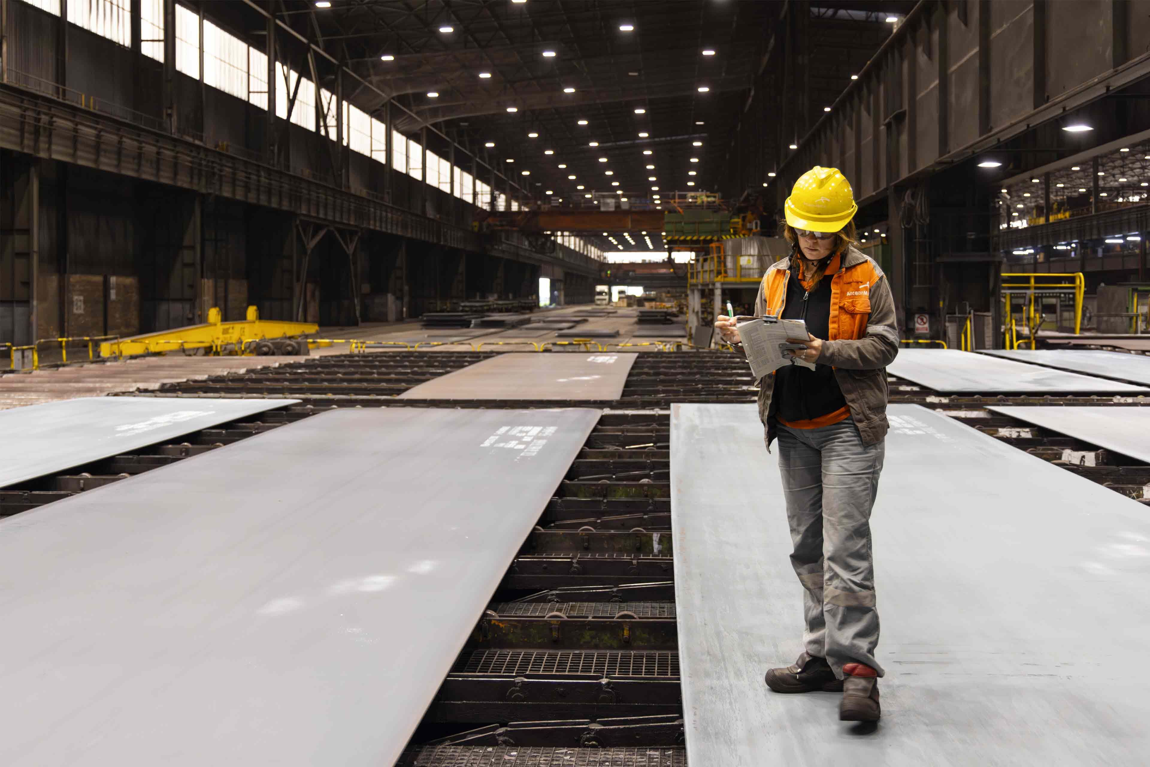 ArcelorMittal Gijon quality control colleague inspect heavy plate after manufacture - 2.jpg