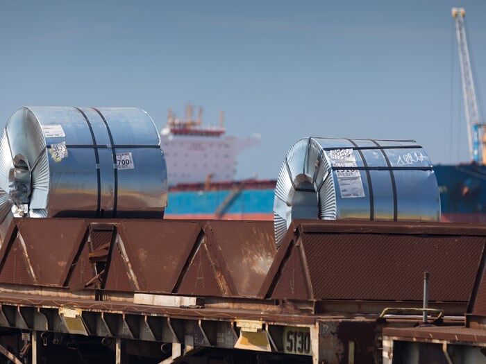Steel on conveyerbelt .jpg