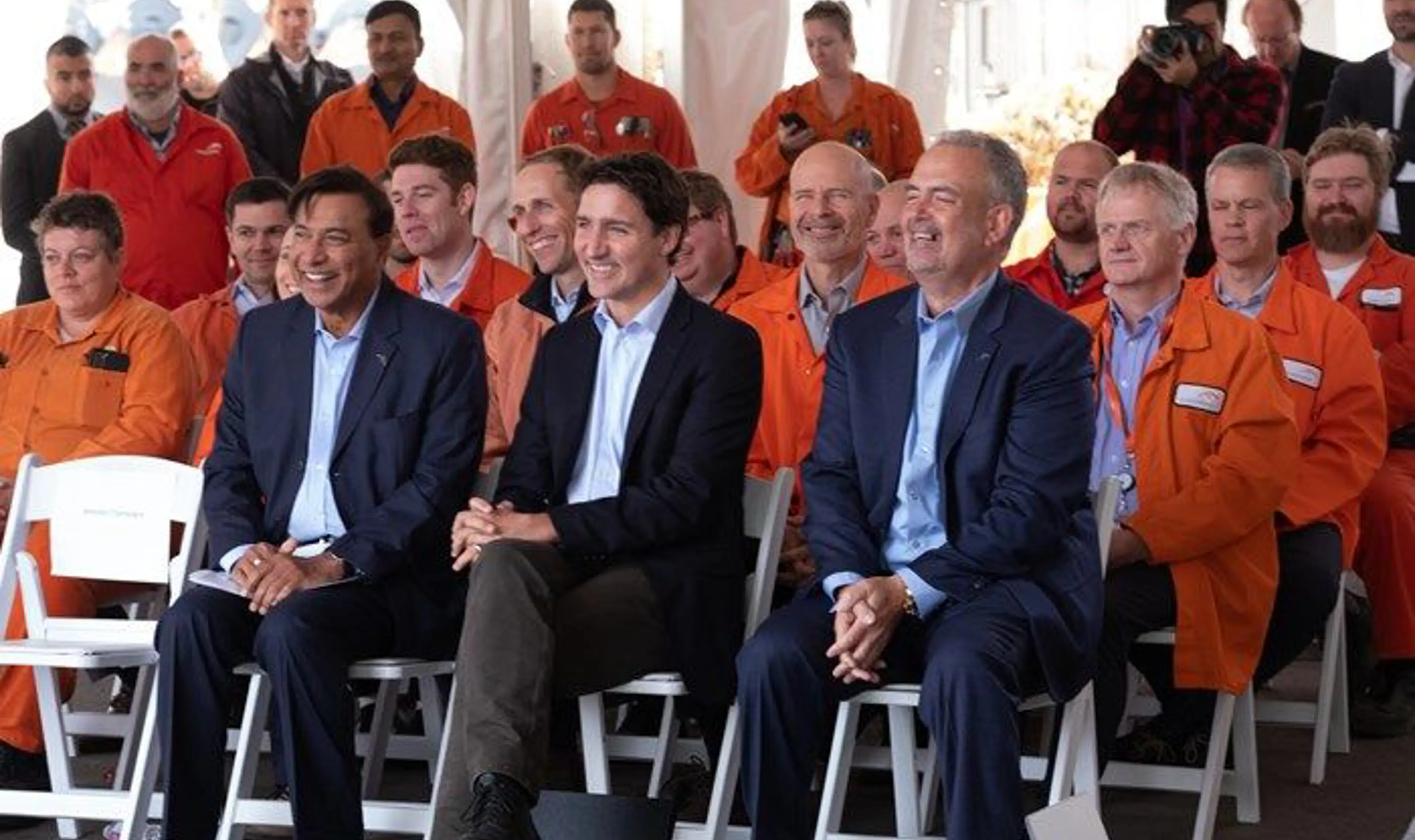 Workers on chairs.jpg